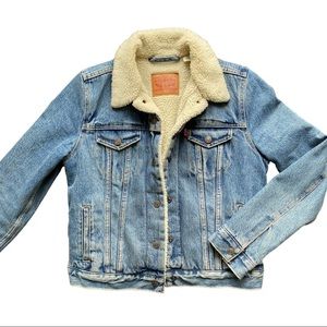 XS women’s Levi’s Sherpa jacket